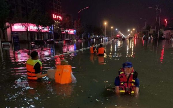 河南信陽特大暴雨(  誰又能幫助信陽人民渡過難關)