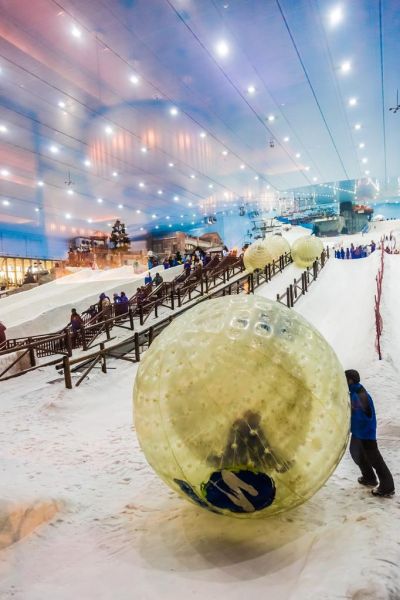 迪拜滑雪村(  迪拜滑雪村簡直是現實版冰雪奇緣)