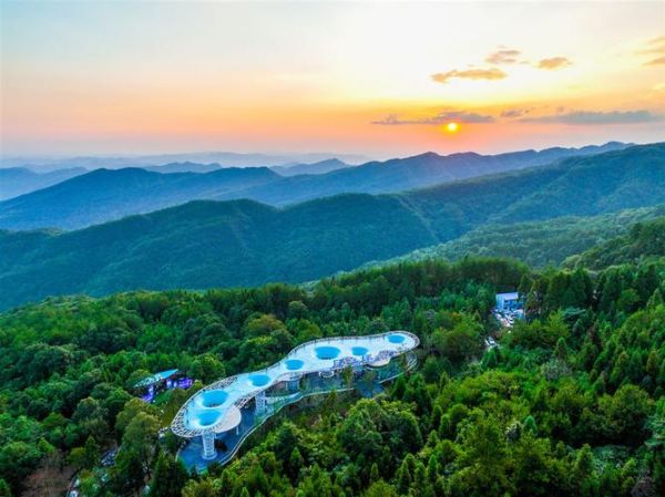 月亮坪旅游度假區(  去那里住一晚怎么樣)
