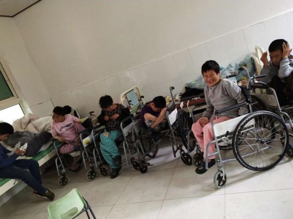 孤兒院的孩子真實生活(  社會會給他們提供什么樣的機會)