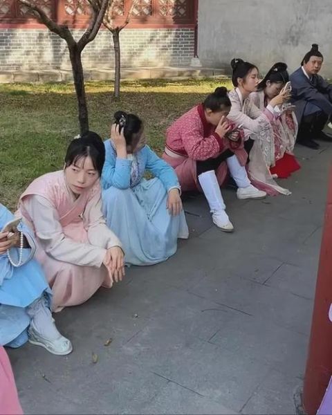 橫店群演的真實生活(橫店群演的生活到底有多難)